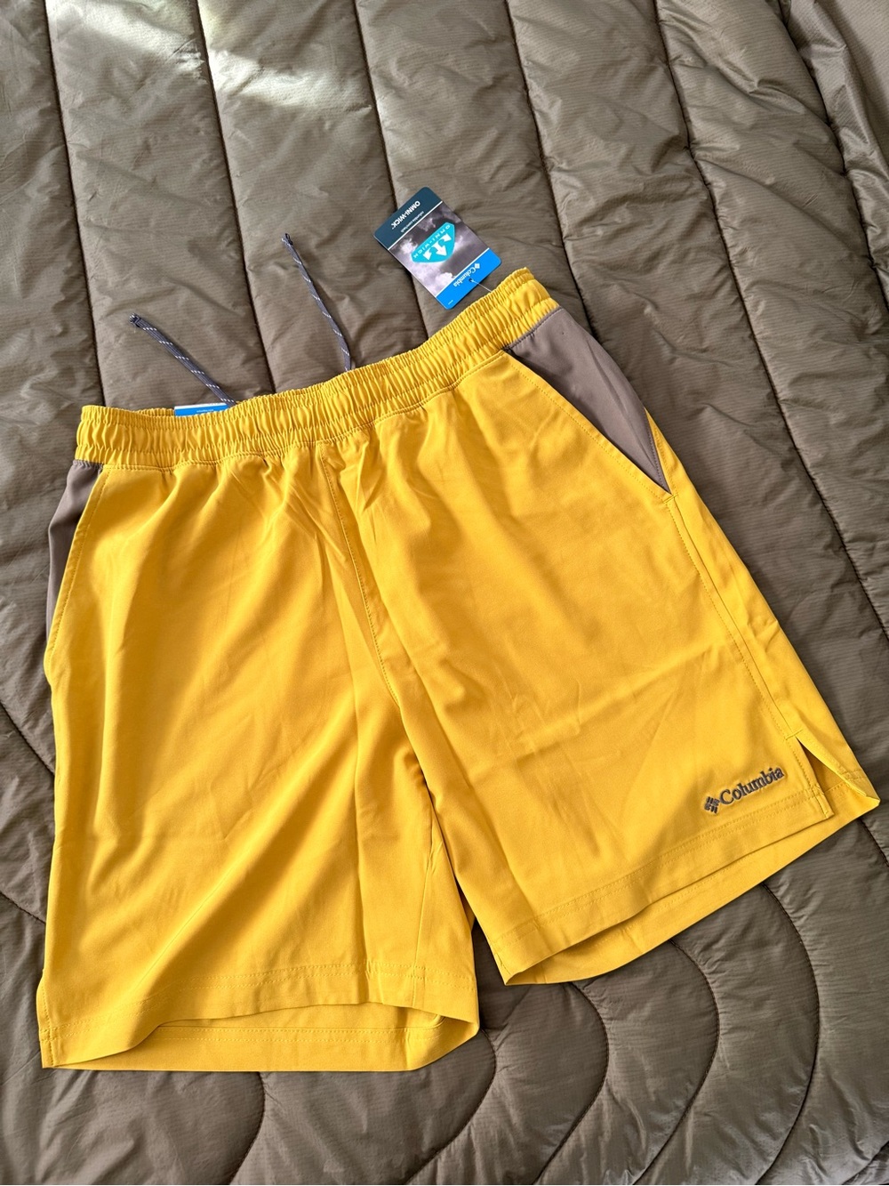 Columbia “Vital Valley” Men's Athletic Shorts Mustard Yellow with Gray Trim